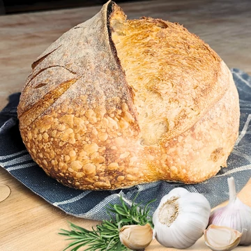 Rozmaringos, fokhagymás kovászos kenyér 1 kg
